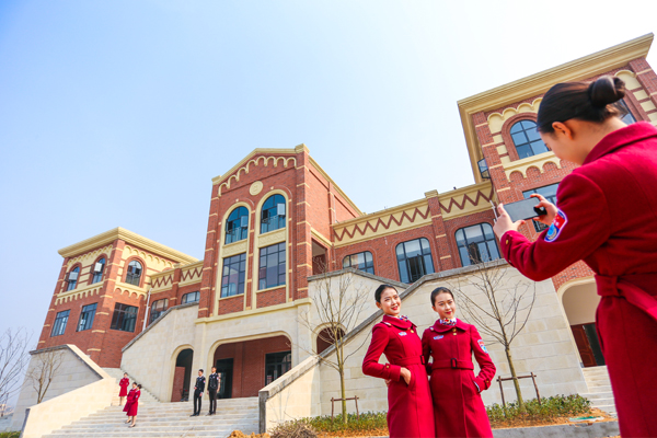 2019年四川旅游航空专修学院招生简介，昆明职高可以来成都学习航空专业吗?