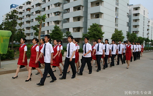 南充邮电工业学校2019-航空空乘招生(中专+大专)