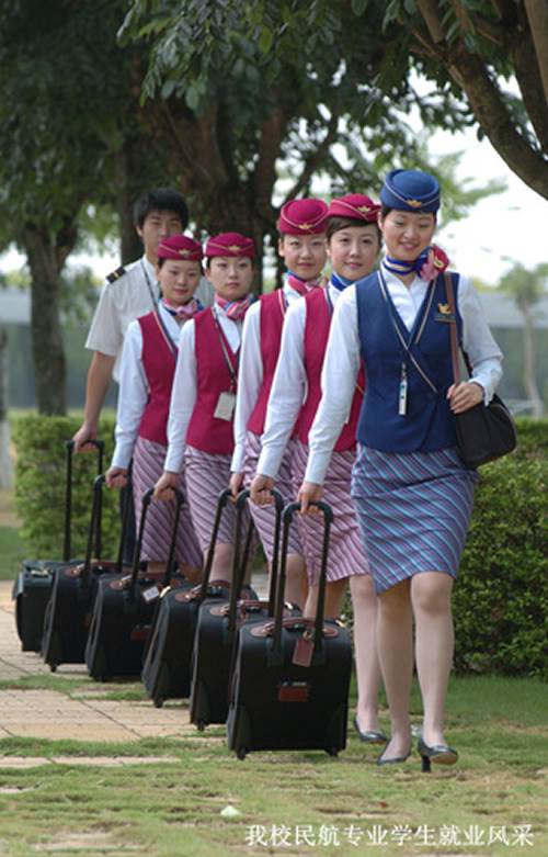 南充邮电工业学校2019-航空空乘招生(中专+大专)