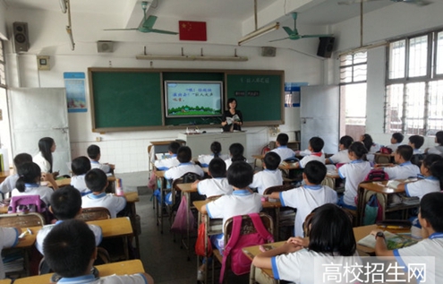 雅安幼师学校