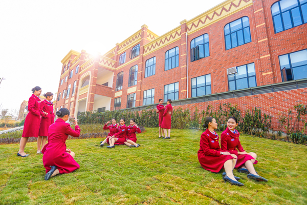 南充职高学生想报考四川省旅游航空专修学院，学